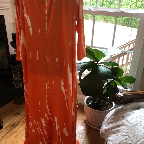 NWOT high/low dress with side pockets. Orange/white flowy 100% polyester - Picture 3 of 5